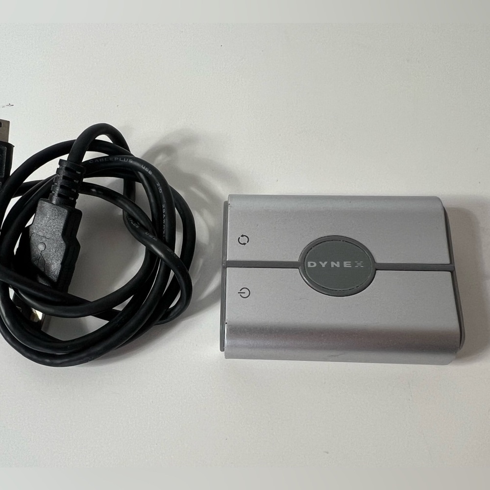 Dynex 6-in-1 Memory Card Reader / Writer w/ USB Cable Model: DX-CR6N1 - Silver